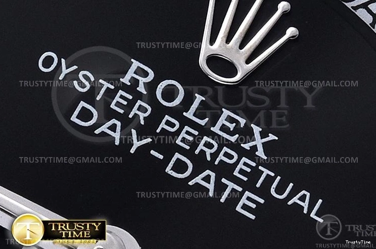0513 RDD0220E – DayDate 36mm Functional 700